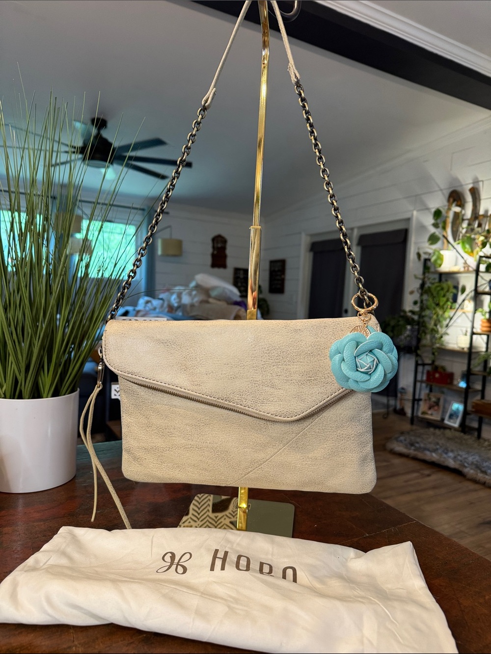 HOBO Metallic Cream Leather Chain-Handle Shoulder Clutch (CLSH)